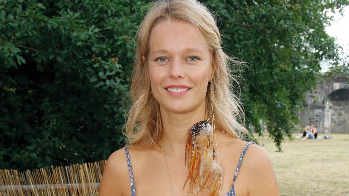 Úspěšně odmaturoval a vyrostl z něj velký fešák: Helena Houdová aby syna Dariena zamykala doma na petlici