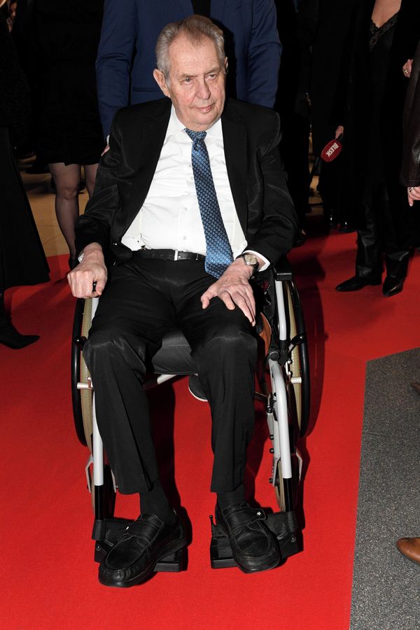 Novináře nesnáší, to ale není její případ. Miloš Zeman vychválil do nebes ženu, které se ostatní smějí  - fotka 1/1