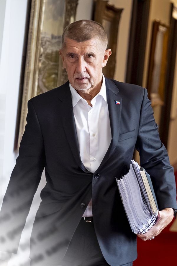 Glosa: Dokázali to, jsme ve válce! Tušíme, co předvedou vydíratelný slaboch Babiš a ego mamánek Macinka  - fotka 1/1