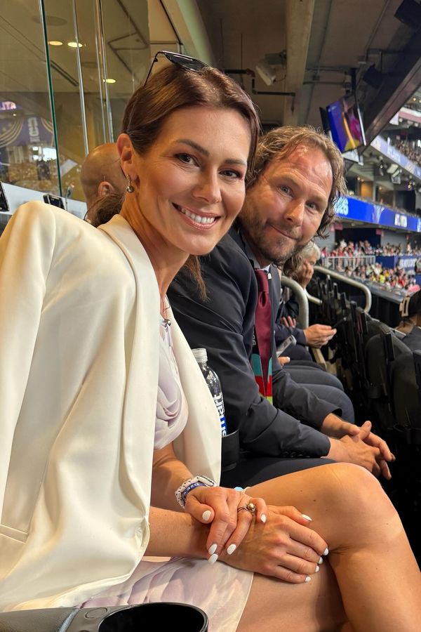 Pavel Nedvěd na zpackaném zápase s JAR po boku sexy krásky: Dara Rolins to ale nebyla - fotka 1/1
