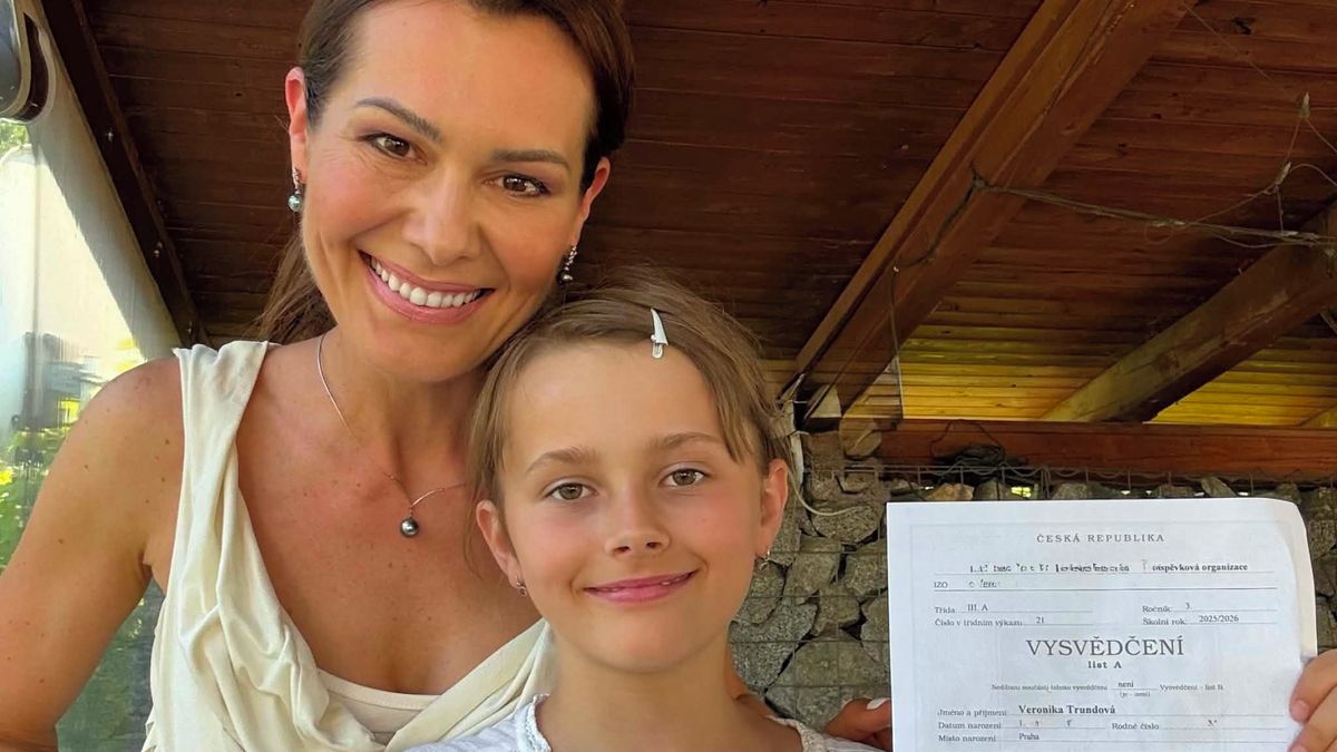 Vysvědčení u dětí celebrit: Pyšné krásky Doleželová, Boho i Lutovská. Ornella má doma vědátora, dostal sladkou odměnu