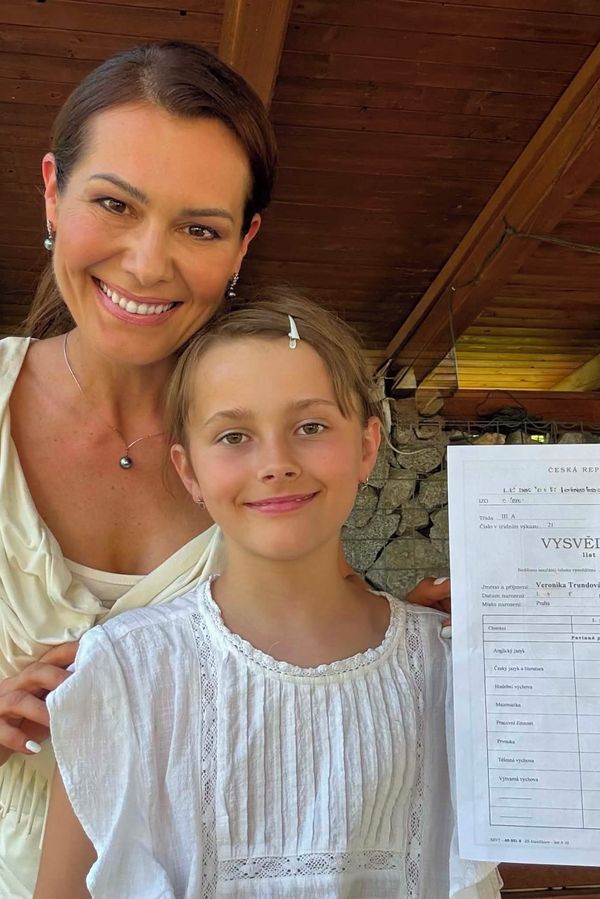 Vysvědčení u dětí celebrit: Pyšné krásky Doleželová, Boho i Lutovská. Ornella má doma vědátora, dostal sladkou odměnu - fotka 1/1