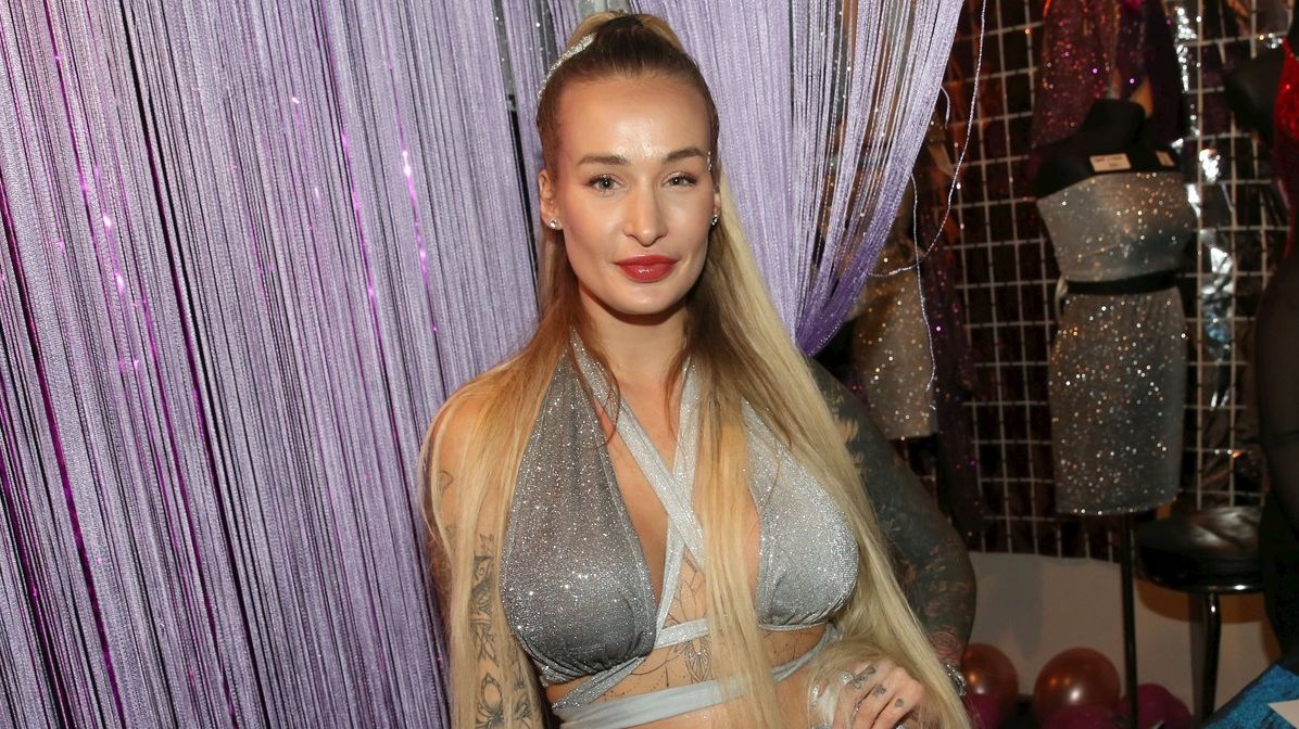Bývalá pornohvězda Daisy Lee přiznala intimní trápení po porodu: Na sex nemá chuť už téměř rok. Druhé dítě neplánuje