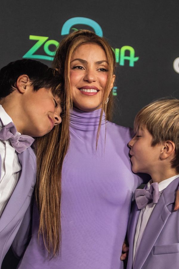 Shakira pod palbou za reakci na pusu od syna. Fanoušci v tom vidí ‚záchranu paruky‘. Co vy? - fotka 1/1