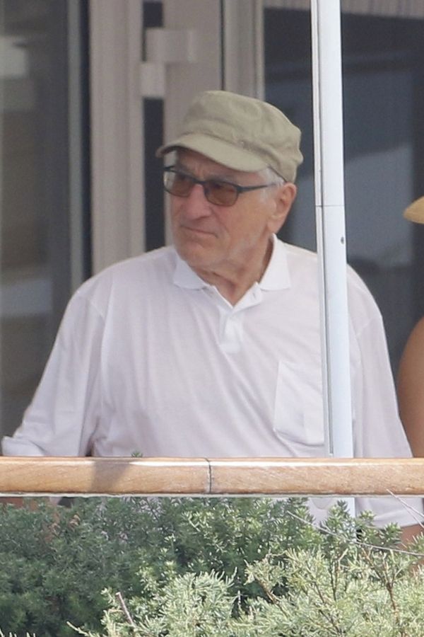Ruku v ruce jako zamilovaní teenageři: De Niro (82) vyrazil s partnerkou (46) na loď. Lidé si neodpustili poznámky - fotka 1/1