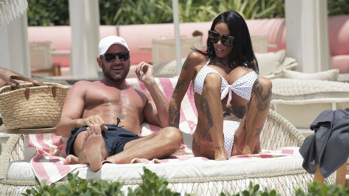 Manžela Katie Price zavřeli za podvody. Samozvaný milionář ji prosí, ať založí sbírku na jeho propuštění!