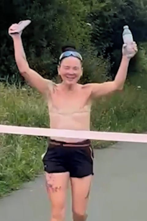 Britka jako jediná žena na světě běhá maratony nahoře bez. Nyní pokořila i ultramaraton!