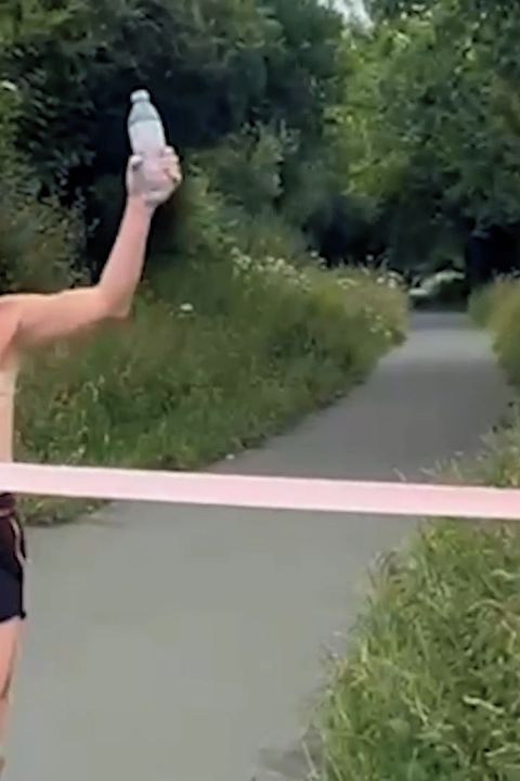 Britka jako jediná žena na světě běhá maratony nahoře bez. Nyní pokořila i ultramaraton!
