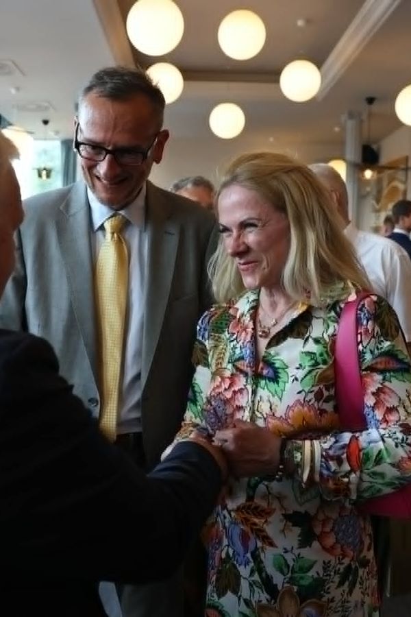 Expremiér Petr Nečas vyrazil na party s mladší kopií své exmanželky: Pak se ukázala šokující pravda - fotka 1/1