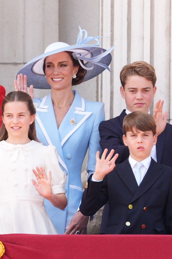 Roste z něj tak pohledný mladý muž! Princezna Kate se šla s Georgem podívat na letadla. Fanoušci z této dvojice šílí - fotka 1/1