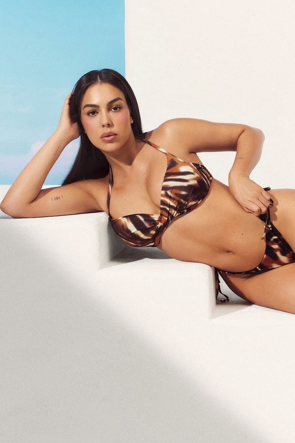 Chudák Georgina. Ronaldova snoubenka na jachtě fotila plavky. Tolik hejtů na postavu se jen tak nevidí - fotka 1/1