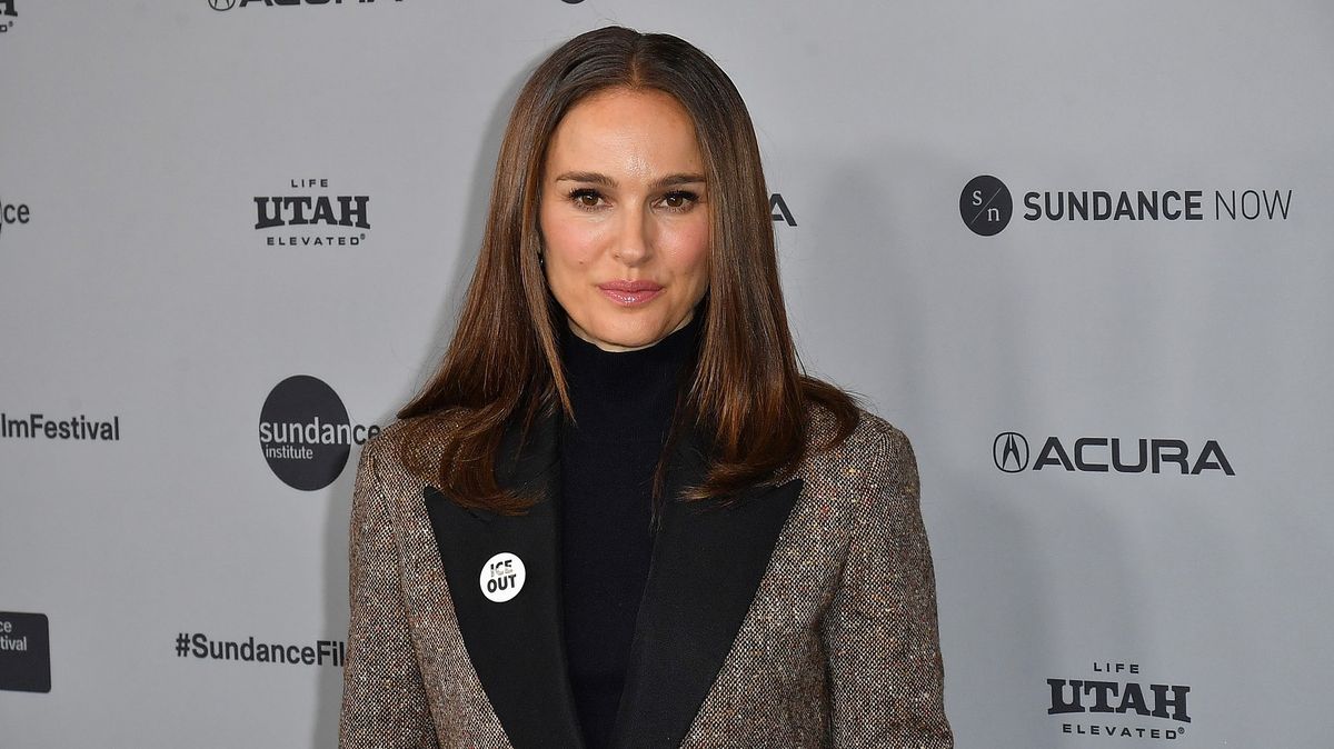 Třetí dítě na cestě a úsměv od ucha k uchu: Natalie Portman oslavila 45. narozeniny a ukázala těhotenské bříško