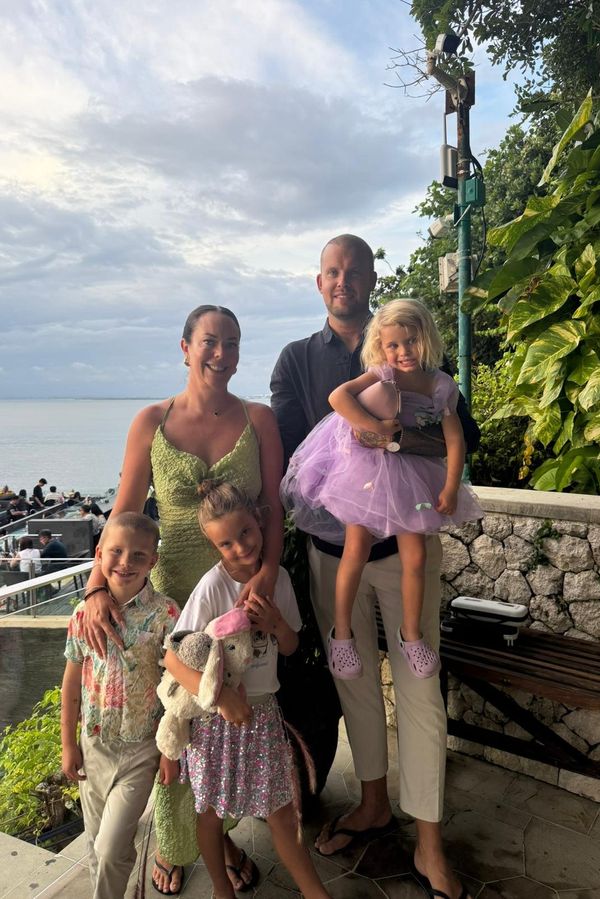 Pětičlenná rodina utekla na Bali. „Žijeme ve vile bez oken i dveří a nemusíme chodit do práce,“ tvrdí - fotka 1/1