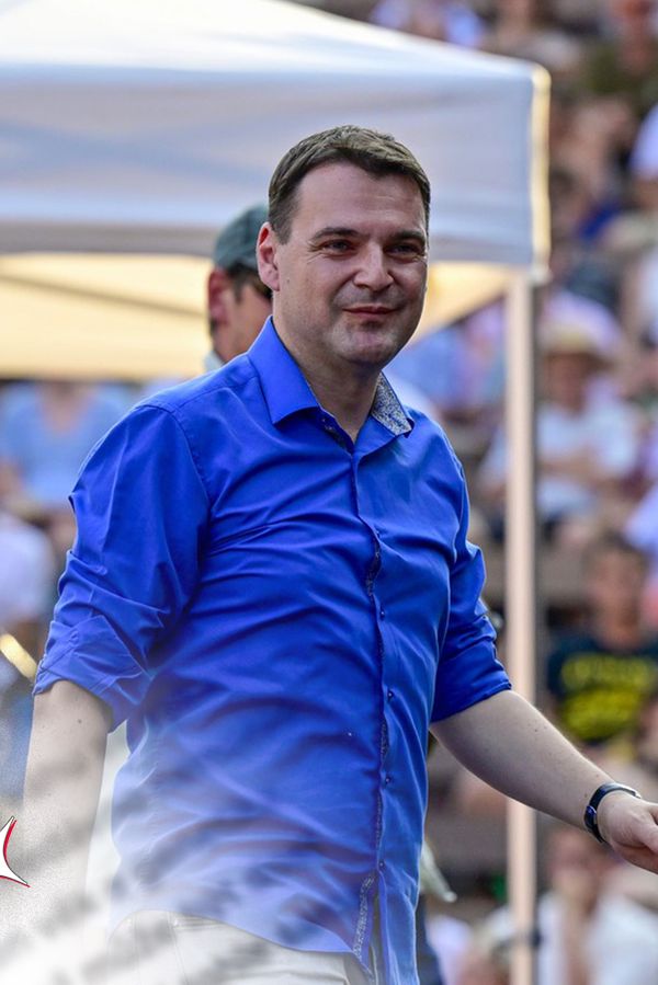 Glosa: PR, nic víc! Macinka si vodí své internetové oslíky jako Havlíček Betynu za buřtem - fotka 1/1