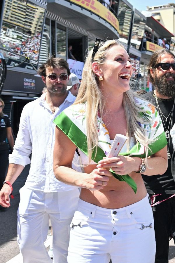 Dříve randil s Ester Ledeckou, teď je v patách Lindsey Vonn: Sexy lyžař byl v blízkosti spoře oděné krásky na Formuli 1 - fotka 1/1