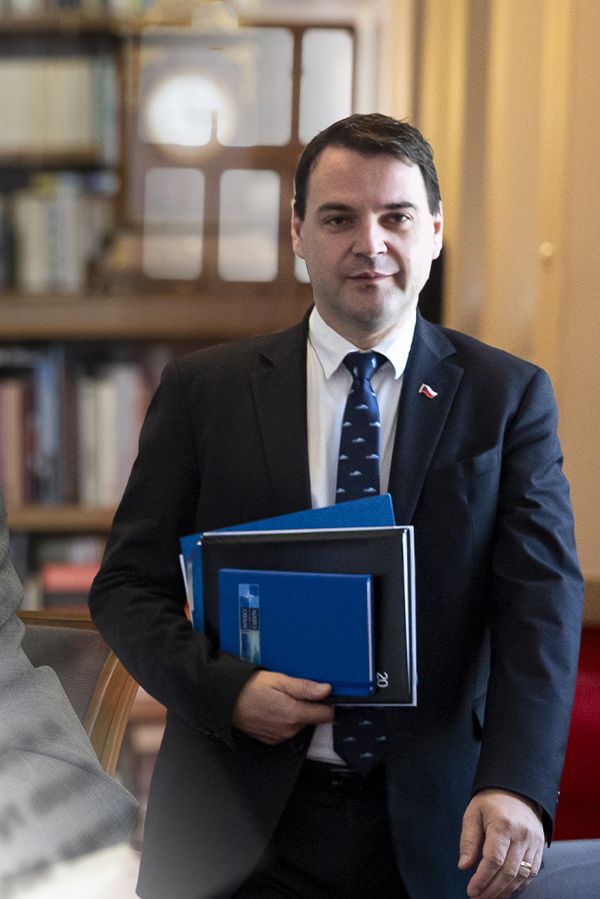 Glosa: Macinka se mstí Pavlovi ještě jinak. Ten kluk je profík asi jako šimpanz člověk - fotka 1/1