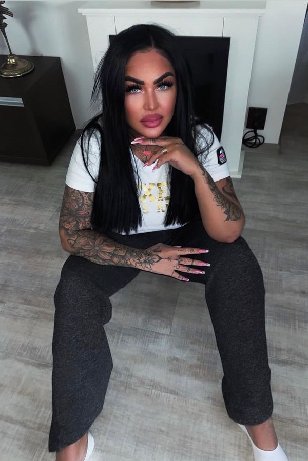 Žhavá provokatérka v akci: Marie Růžičková vytasila své největší zbraně a zachytila se v další sexy póze - fotka 1/1