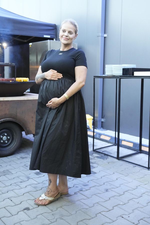 V 6. měsíci těhotenství ji stále trápí silné nevolnosti! Nemám sílu, naříká Charlotte Štiková. Manžel ji velmi překvapil - fotka 1/1