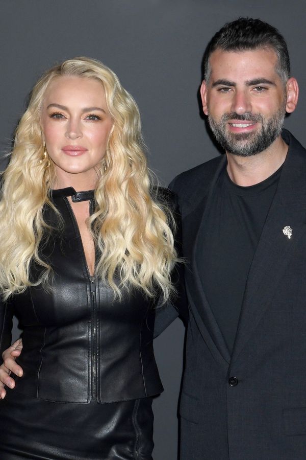 Lindsay Lohan ukázala vzácné rodinné záběry a poslala vzkaz manželovi: Se synem závodil v obýváku na odrážedlech - fotka 1/1