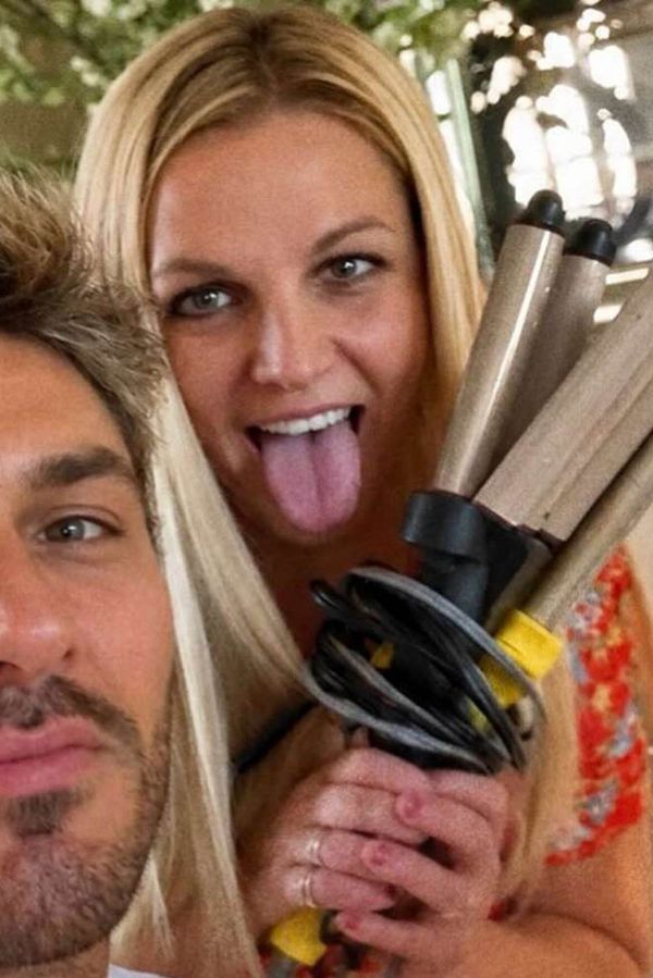 Kytara mezi nohama, řeči o miminku a vzpomínky na vykradený dům: Britney měla zase svůj den - fotka 1/1