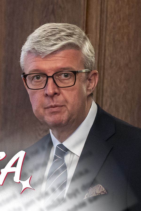 Glosa: Kukuč neviňátka, v srdci revoluční plamen. Karel Havlíček opravdu hodně překvapil - fotka 1/1