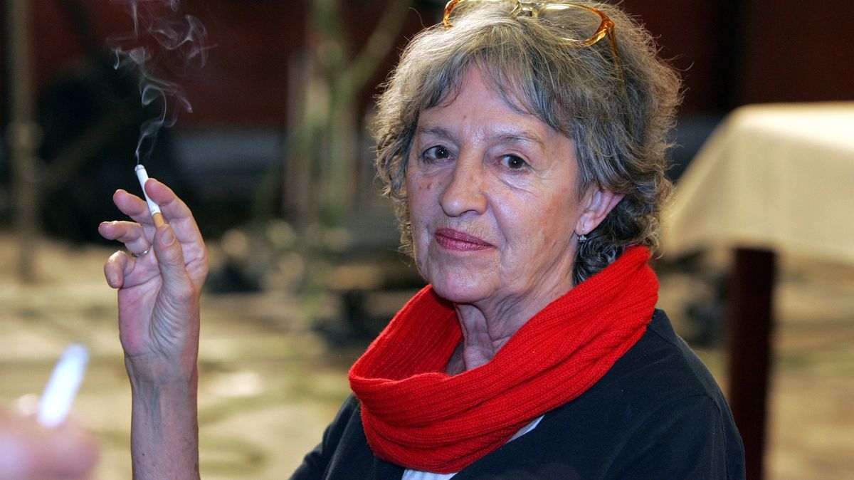 Běta z Vyprávěj nesnášela komunisty. Její představitelka napsala prezidentu Husákovi, že nesouhlasí s jeho zvolením