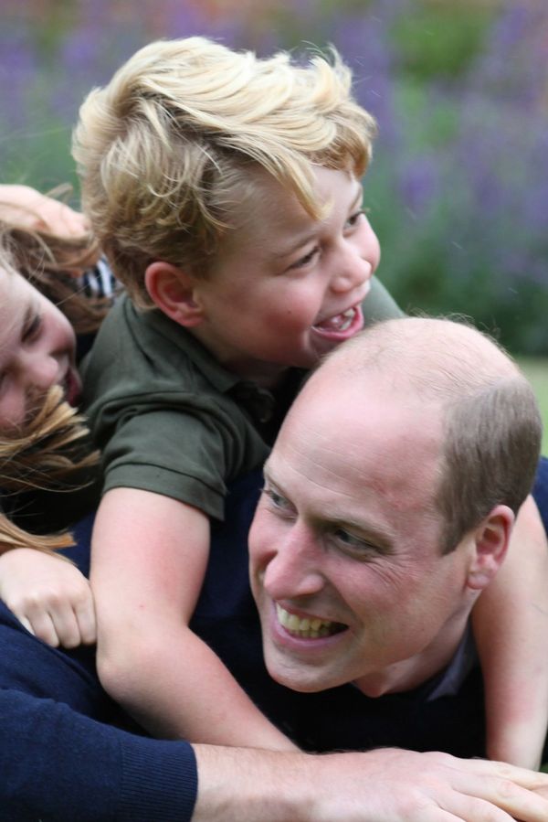 Že je princezna Charlotte celá prababička? Tak mrkejte na narozeninovou fotku s tátou Williamem a teprve uvidíte podobu - fotka 1/1
