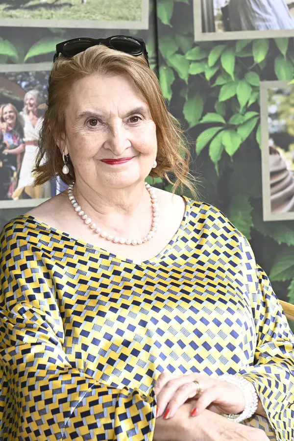 Eva Holubová a její sicilská pohoda: Foto přímo z postele i „netradiční rande“. Manžela vystřídal o 26 let mladší muž - fotka 1/1