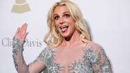 Holá ňadra zakryla jen miniaturními diamanty! Britney Spears se svlékla během projížďky na koni