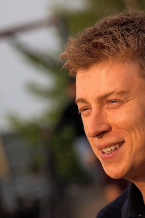 Ex Natálka Jirásková se vystavuje v bikinách, on tráví léto v dodávce. Adam Mišík nikdy nepoznal ani rodinnou dovolenou