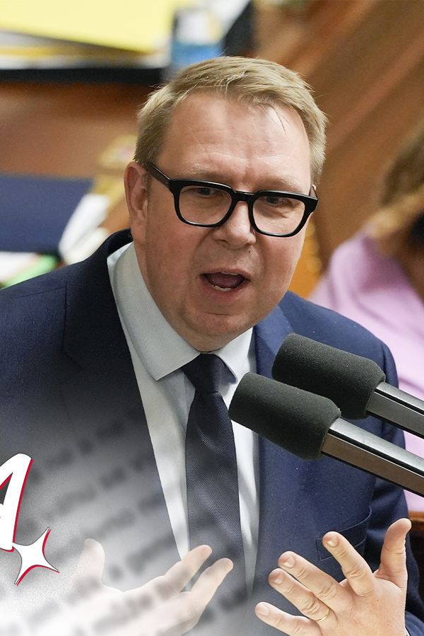 Glosa: Aleši, tohle asi neokecáš! Juchelku vyslýchali a možná do jeho kauzy spadnou i úředníci - fotka 1/1