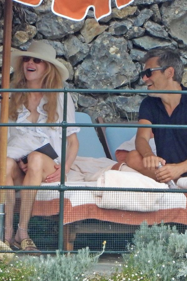 Usměvavá Nicole Kidman září poprvé od rozvodu po boku nového muže. Něžné doteky mluví samy za sebe - fotka 1/1