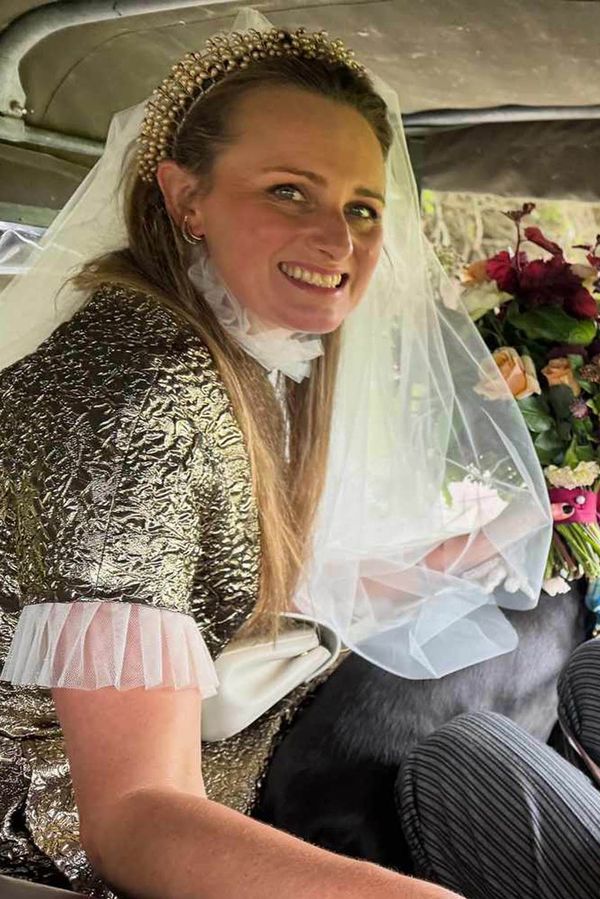 Na univerzitě chodila ‚naoko‘ s princem Williamem, aby maskovala jeho lásku s Kate. Teď se Bryony provdala za vévodu! - fotka 1/1