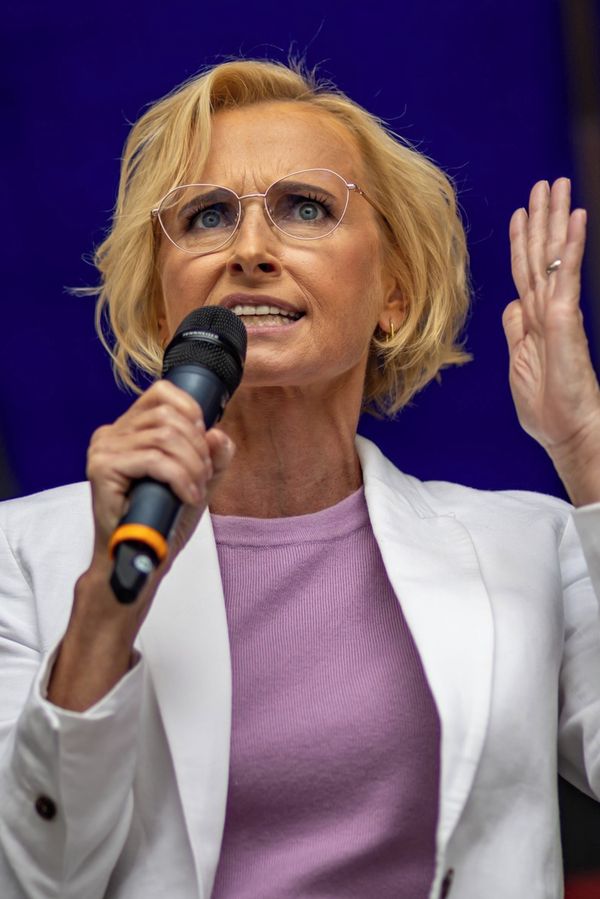 Komunistka Kateřina Konečná si léto umí užít: Trávím ho i s tímto krasavcem, pochlubila se a ukázala fotku - fotka 1/1