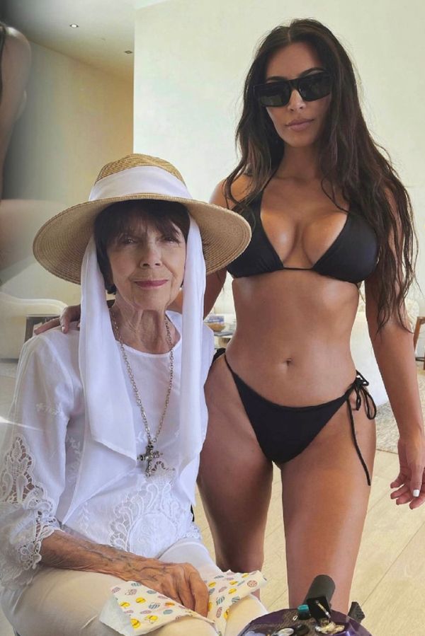 Kim Kardashian sdílela radovánky v bikinách ve chvíli, kdy rodina oplakávala babičku. Lidé nevěřili vlastním očím - fotka 1/1