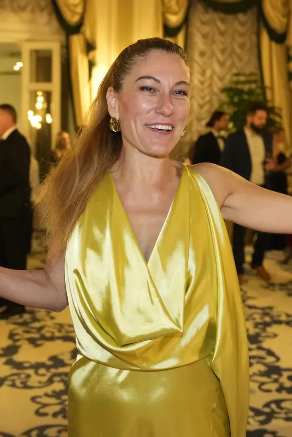 Sekne jí to na kole i s kolečkem. Za psa má body navíc: Eva Decroix ukázala své „babí léto“ a fanoušci šílí - fotka 1/1