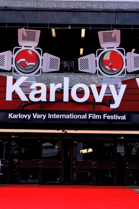 Živě: Červený koberec plný hvězd. Začíná 60. ročník karlovarského filmového festivalu