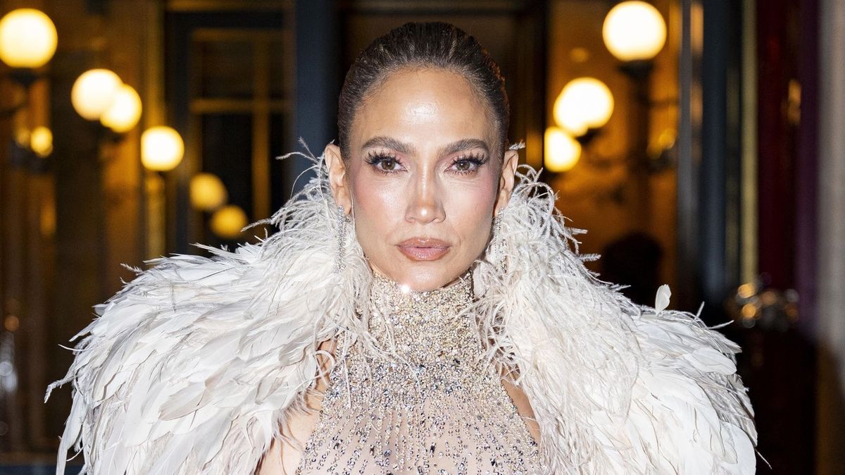 Jennifer Lopez potrápily šaty. Neposedné ňadro chtělo ven!