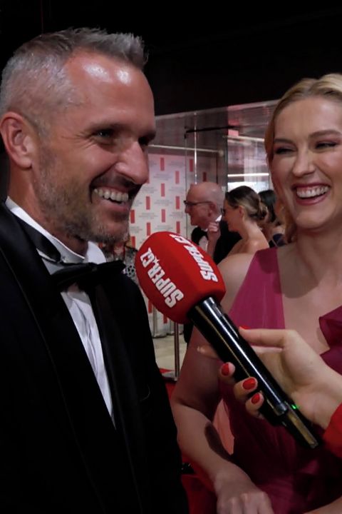 Zorka Hejdová vsadila na výraznou růžovou róbu, její muž Míra zase na bronzové opálení: Manžele nešlo přehlédnout