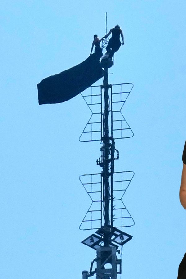 Žádost o ruku ve výšce 443 metrů! Influencer poklekl na anténě Empire State Building, dole už čekala policie - fotka 1/1