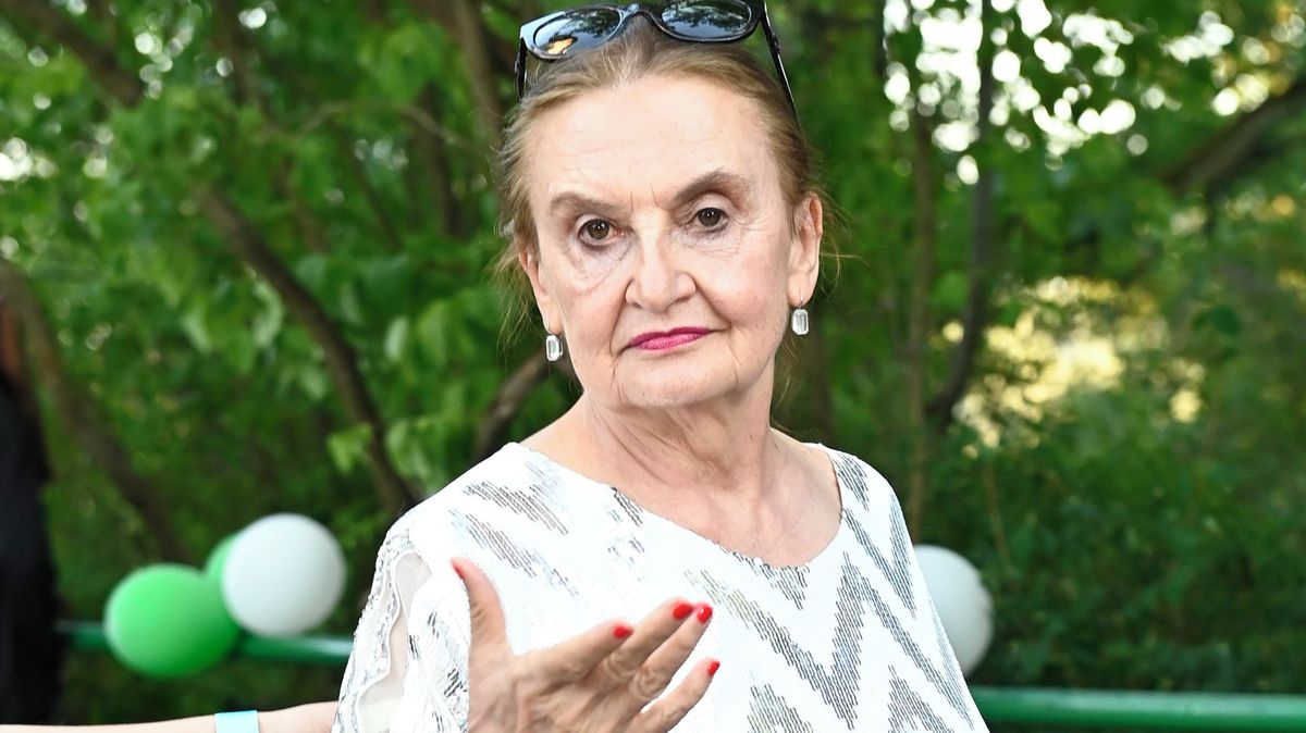 Ty tvoje nohy! Eva Holubová zveřejnila fotky z italské dovolené. Její slavné kolegyně šly do kolen