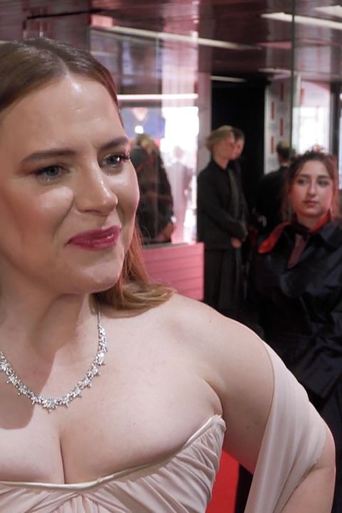 Konečně někdo trumfl dekoltem Jitku Čvančarovou: Petra Nesvačilová vypadala v modelu, v němž odhalila ňadra, jako nahá