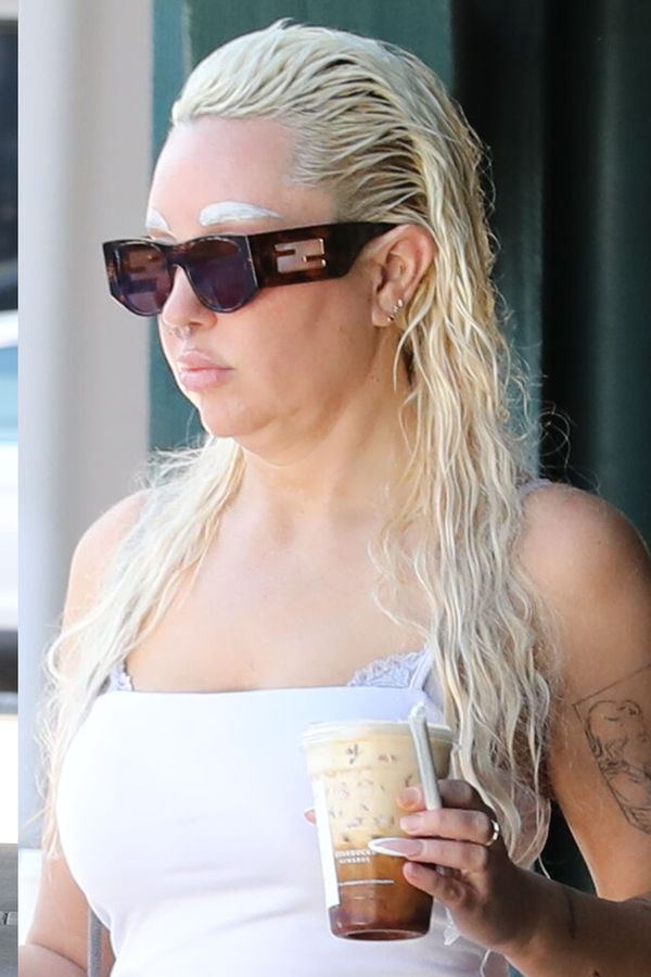 Amanda Bynes překvapuje. Je štíhlá jako lunt a její obočí zásadně změnilo barvu. A můžete si koupit její chlupáče - fotka 1/1