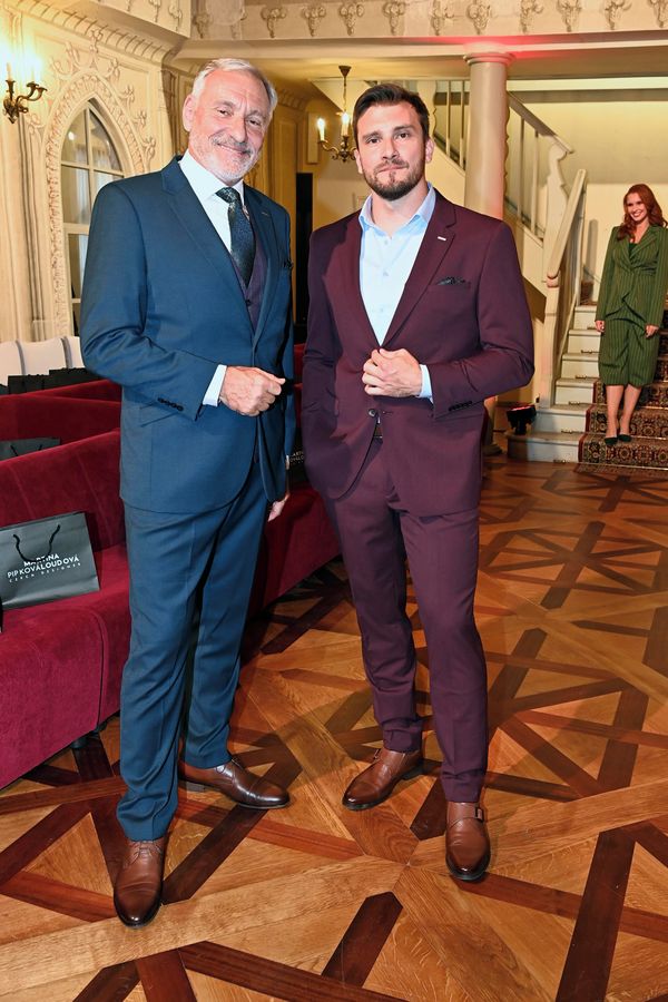 Je to pořádný fešák! Herec Jan Čenský ukázal svého syna Matyáše. Oba se prošli po mole - fotka 1/1