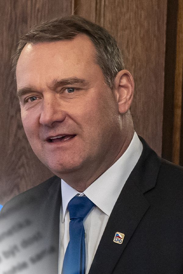 Glosa: Alčo Schillerová, dneska se vykašli na socky! Máme tip, kam máš poslat Daňovou kobru - fotka 1/1