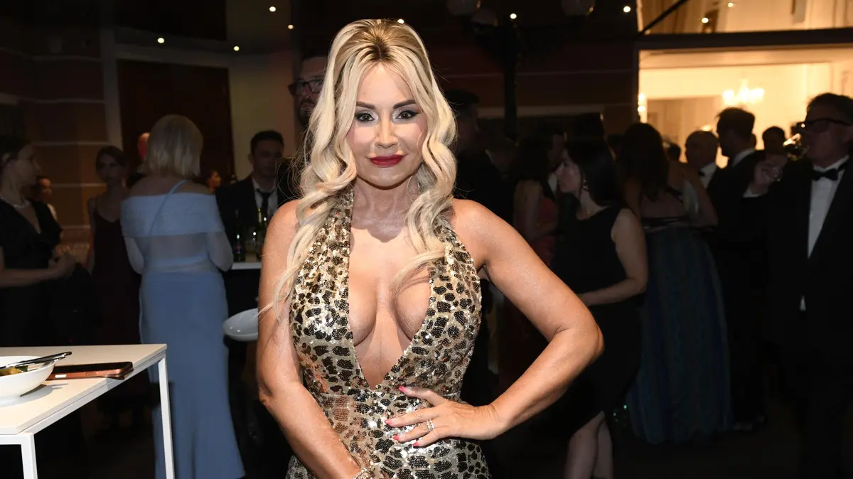 Sexbomba Dragounová na to jde zostra: Titěrné bikiny zakrývaly jen to nejnutnější, vnady se draly ven!