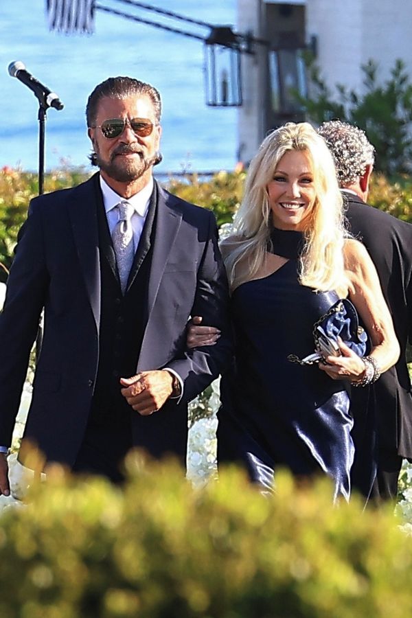 Páni! Před 43 lety nafotili Heather Locklear a Lorenzo Lamas sexy obálku časopisu jen v plavkách. Teď spolu chodí! - fotka 1/1