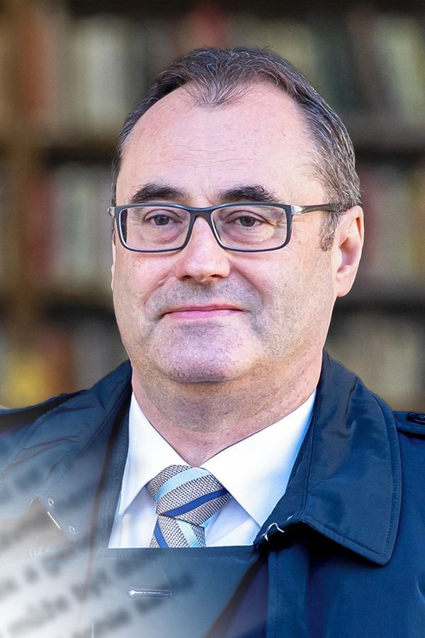 Glosa: Do prezidenta ryje už i nejzbytečnější ministr na světě. Navíc je to Andrejův kumpán z minulosti - fotka 1/1