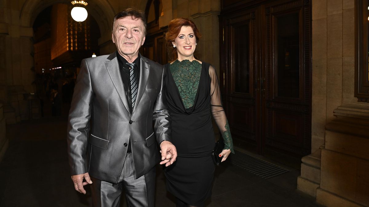 Pohublý Trávníček zapózoval se synem v kostele: Řešilo se, komu je víc podobný, došlo i na údajnou neúctu k Bohu