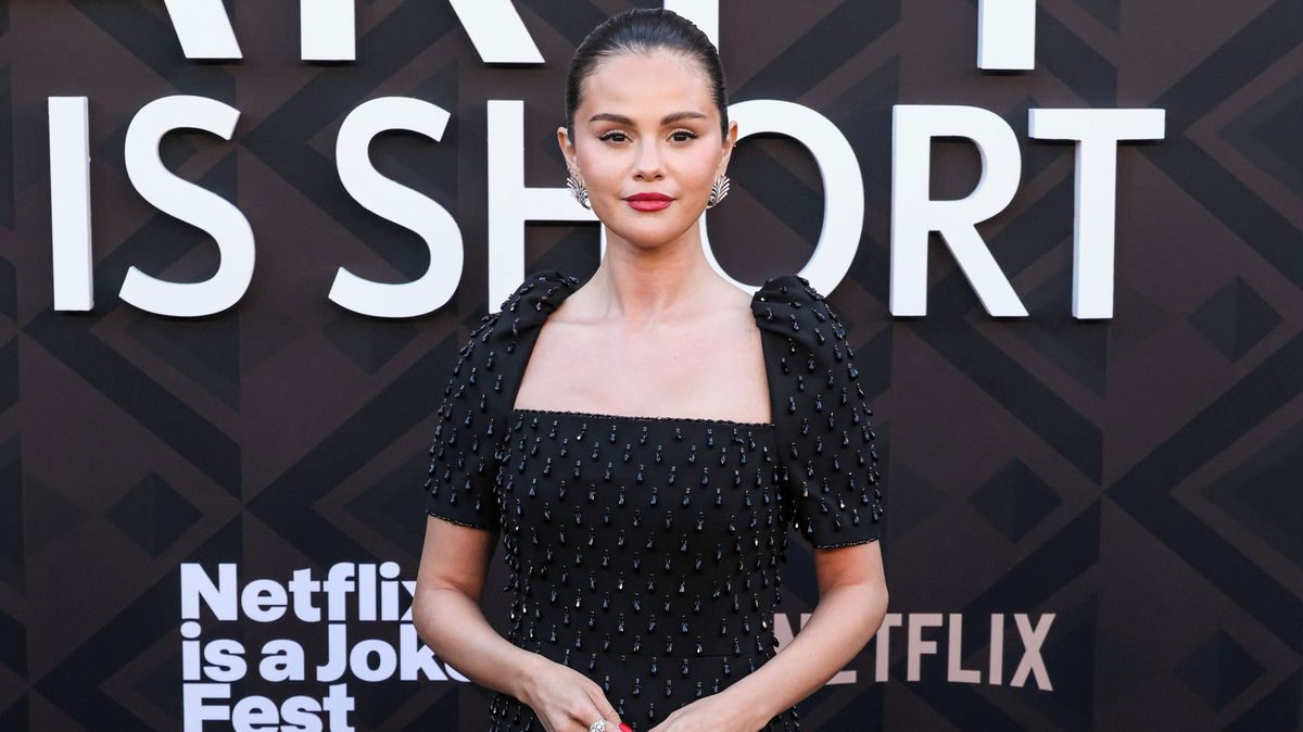 Dechberoucí! Selena Gomez v plavkách detailně předvedla poprsí a klidně ukázala celý zadek. Takhle vypadá skutečná žena